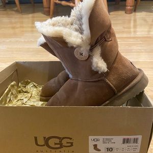 Ugg Bailey Button boots